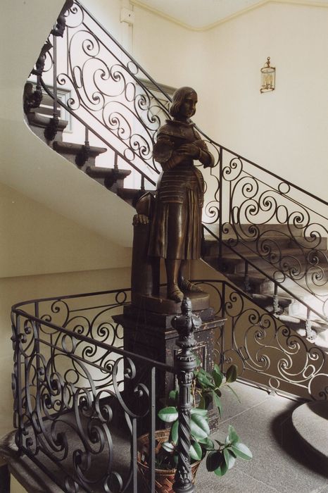 escalier principal, vue partielle