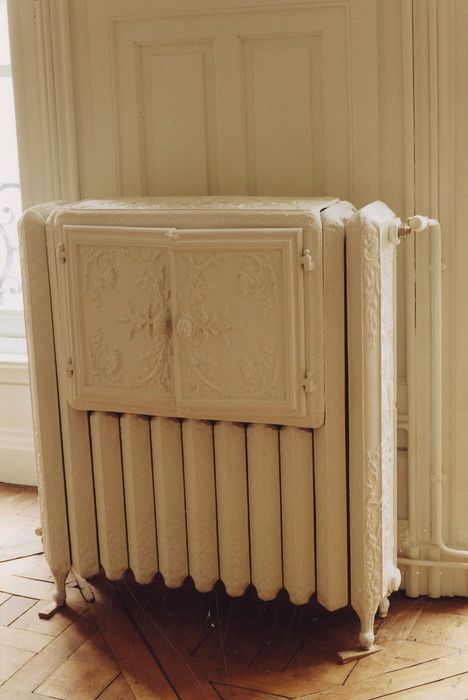 1er étage, salle à manger, détail d’un radiateur