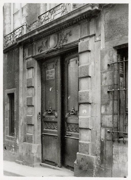 porte d’accès sur la rue Grégoire de Tours