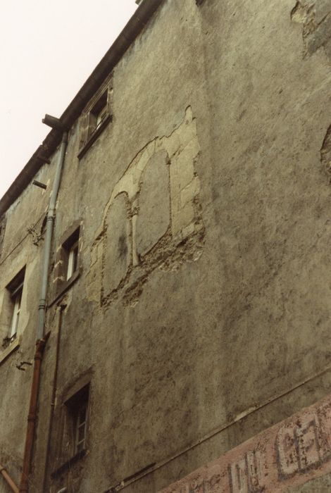 façade sur la rue du Languedoc, détail d’une baie à arcades