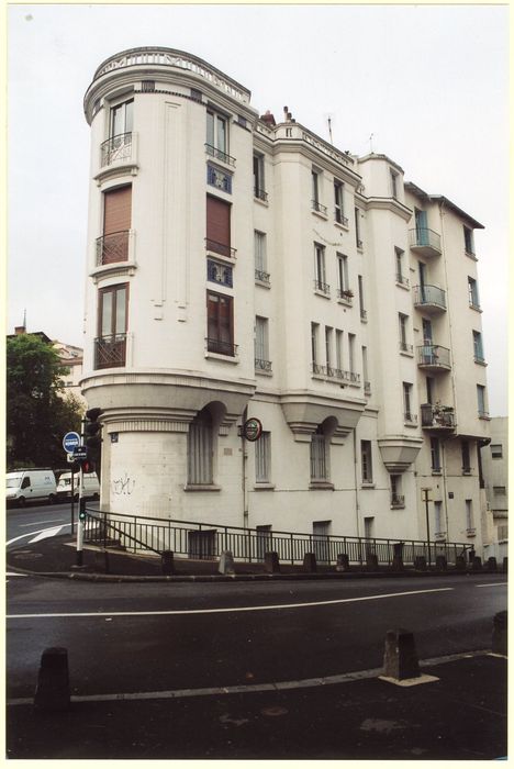 façade nord sur la rue Jean Richepin