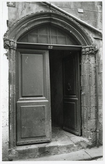 porte d’accès sur rue