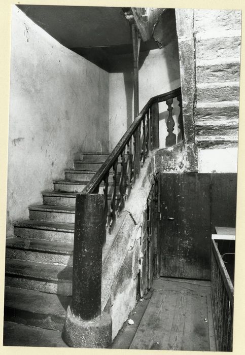 escalier, vue partielle