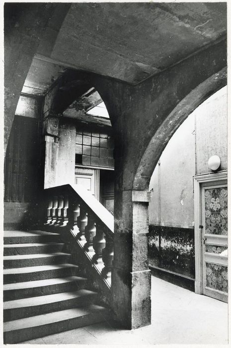 escalier, vue partielle