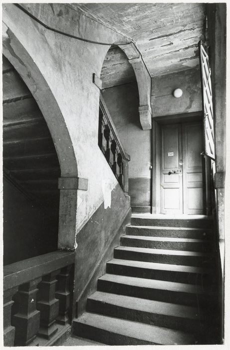 escalier, vue partielle