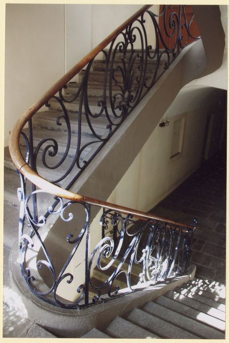 escalier, détail de la rampe en fer forgé