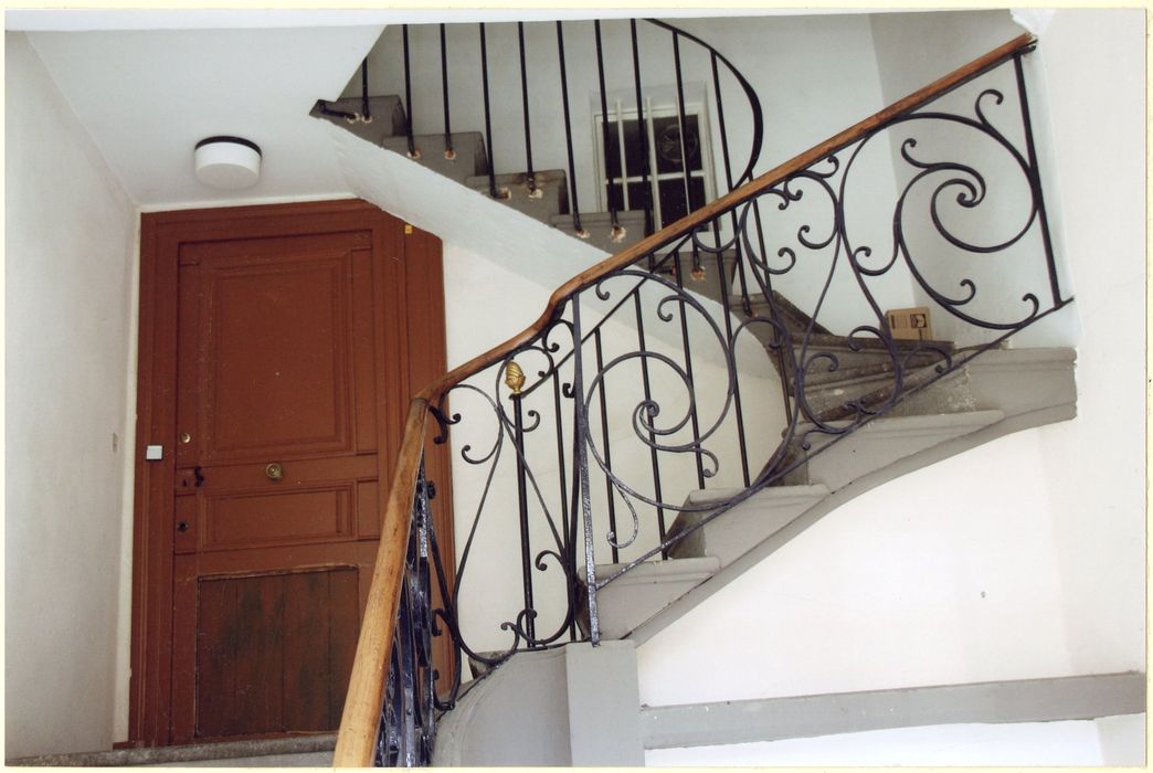 escalier, détail de la rampe en fer forgé