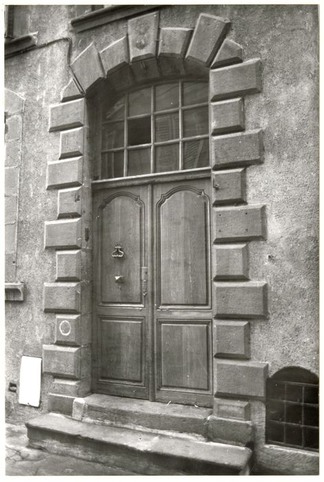 porte d’accès sur rue