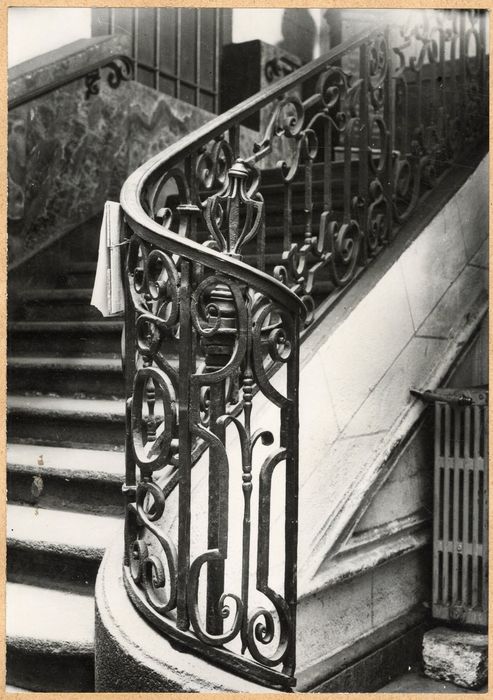 escalier monumental gauche, détail du départ de la rampe