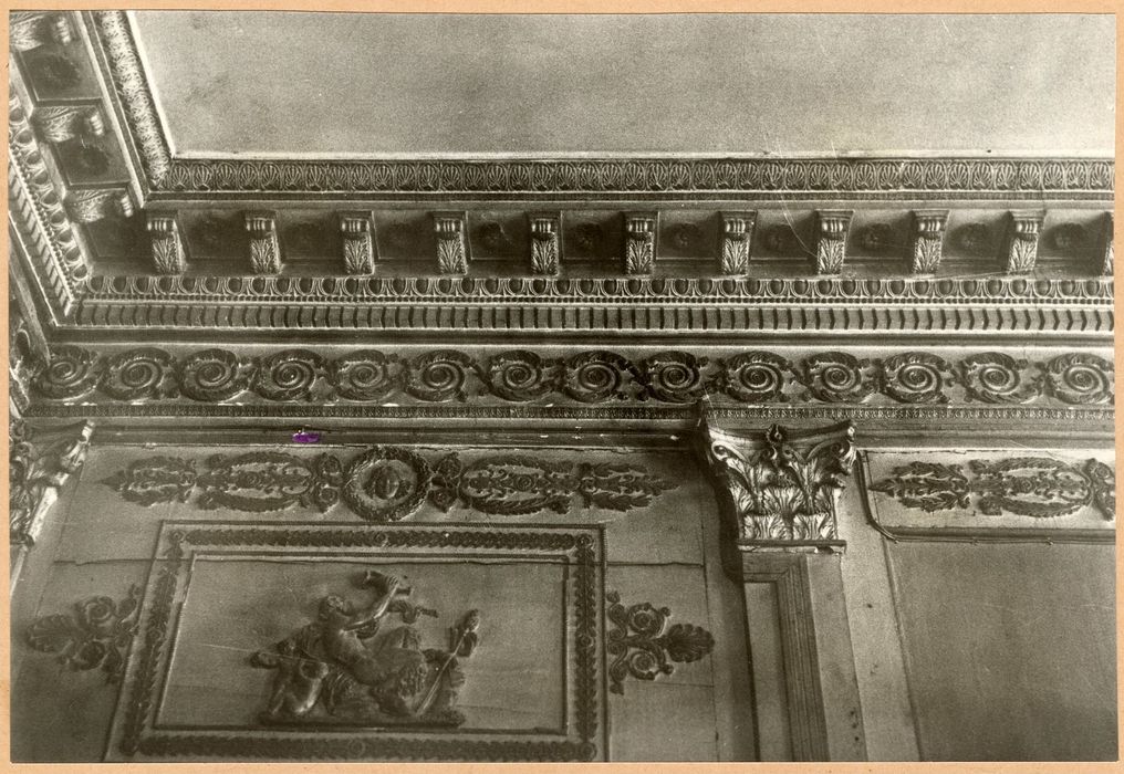 grande salle, détail du décor