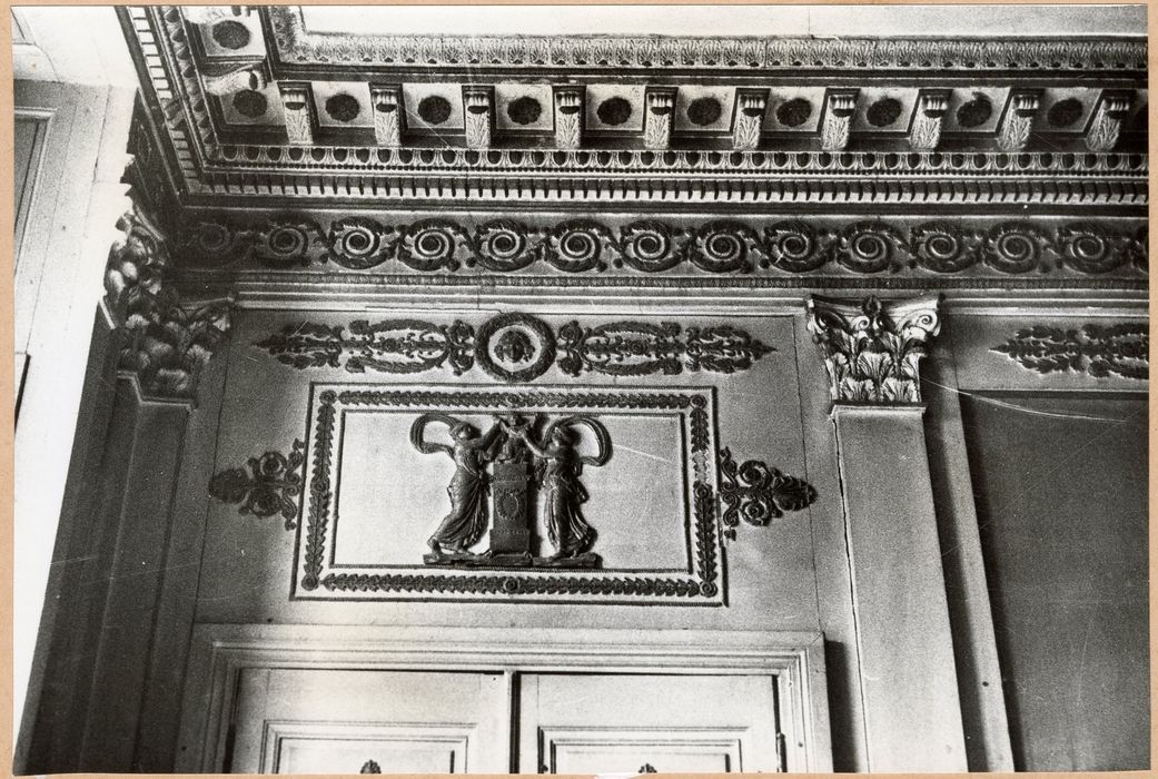 grande salle, détail du décor