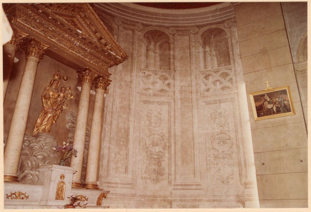 chapelle de la Vierge, absidiole sud, peinture monumentale en trompe-l’oeil, vue partielle