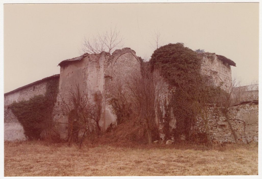 vestiges de la chapelle, vue partielle depuis l’Ouest