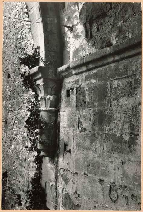 choeur de la chapelle, détail d’un pilier sur cul de lampe côté nord