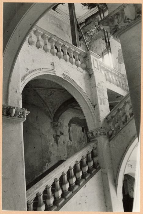 escalier monumental, vue partielle