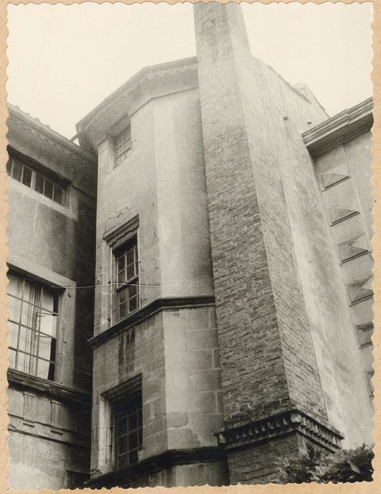 cour intérieure, tourelle d’escalier, vue partielle