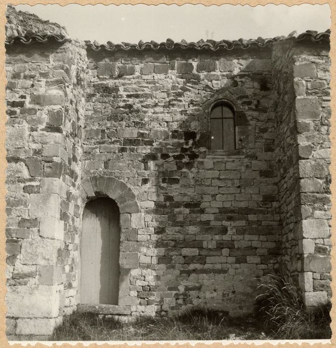 façade latérale sud-ouest, porte d’accès