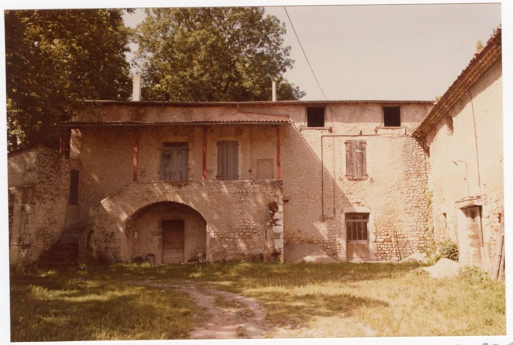 communs, façade ouest