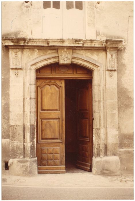 porte d’accès sur rue