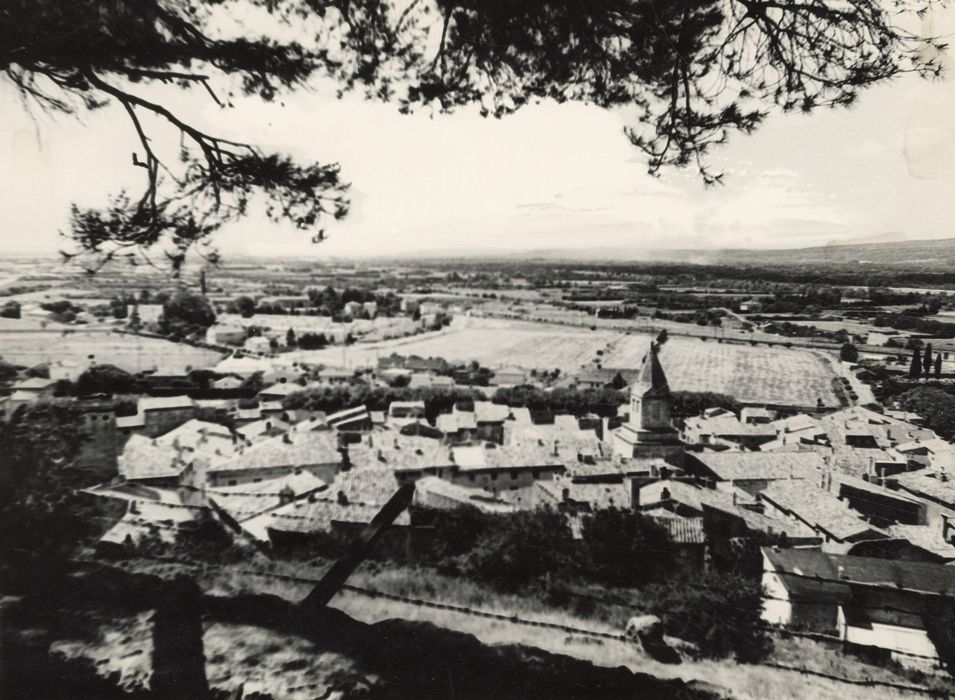 vue générale du village depuis les ruines de l’ancien château