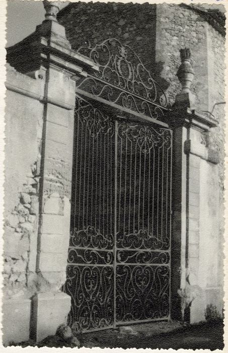 grille d’accès sur rue au jardin