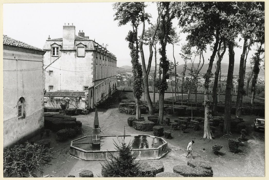 jardin est depuis les communs sud