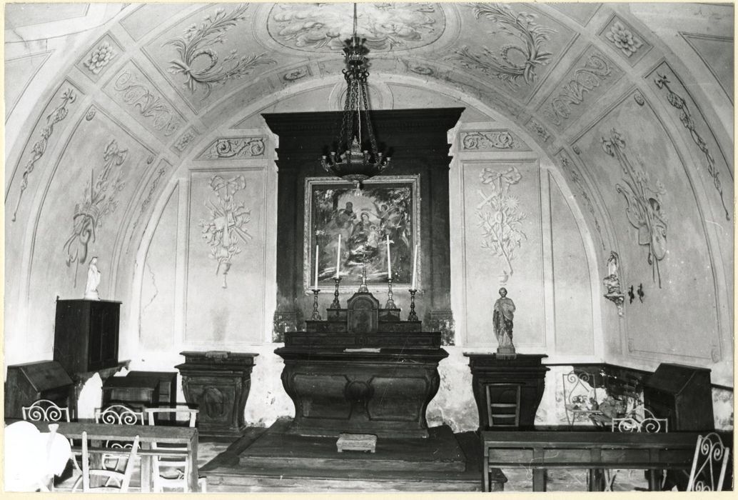 chapelle, vue partielle des décors peints