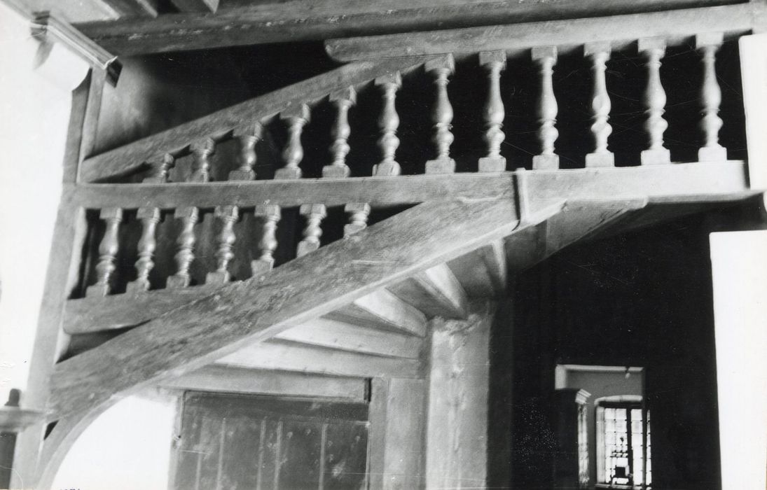 logis du 16e siècle, escalier, détail de la rampe