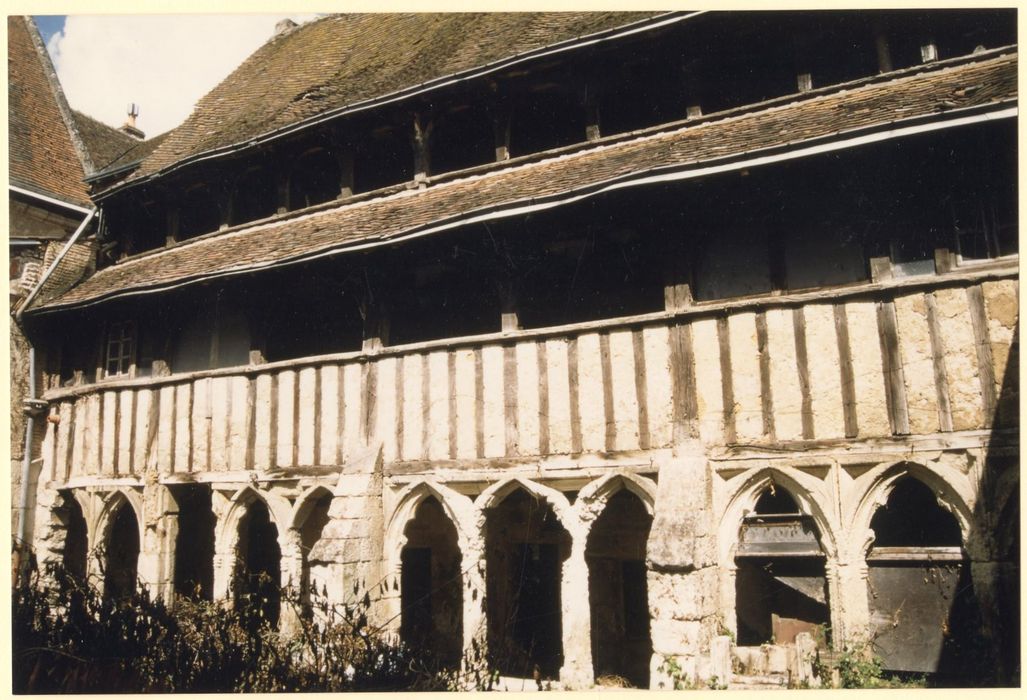 cloître, vue partielle