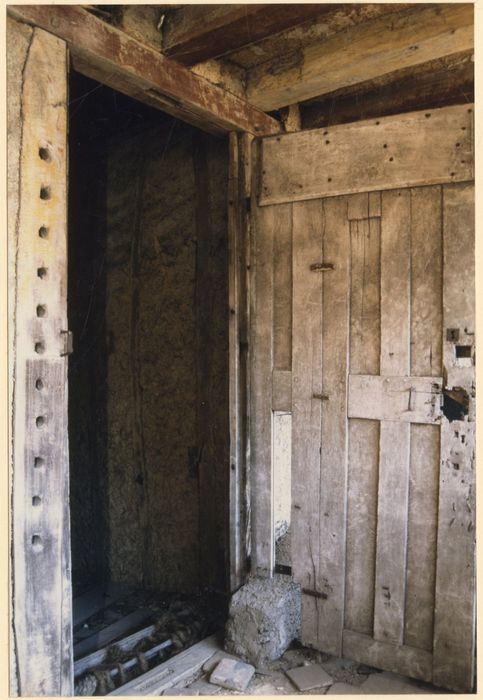 aile du cloître, 2e étage, galerie, détail du vantail de la porte d’accès