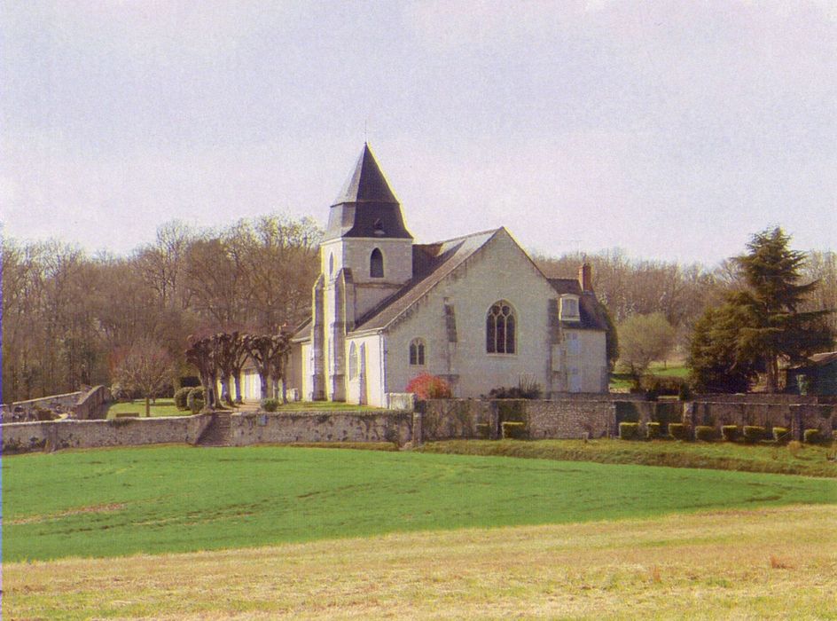 vue générale de l’église dans son environnement depuis l’Est (document numérisé)