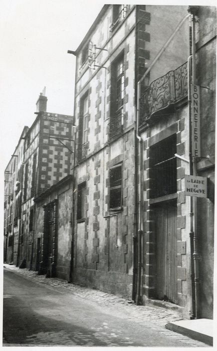 vue partielle des façades sur rue