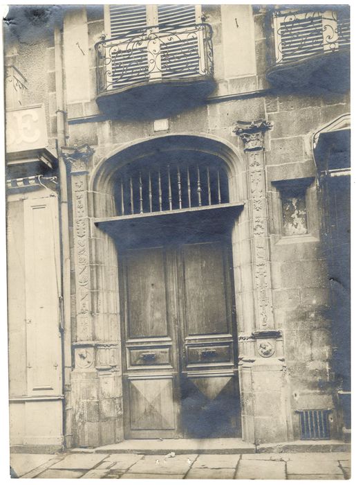 porte d’accès sur rue