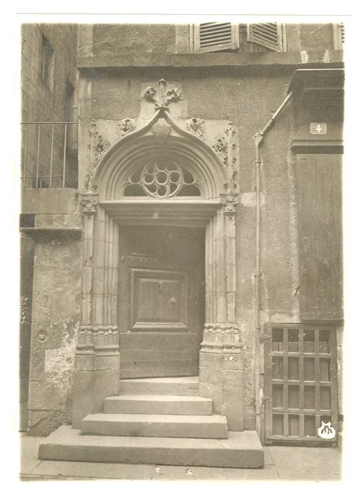 porte d’accès sur rue