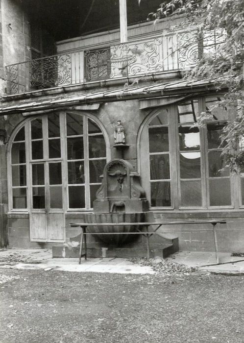 cour intérieure, fontaine