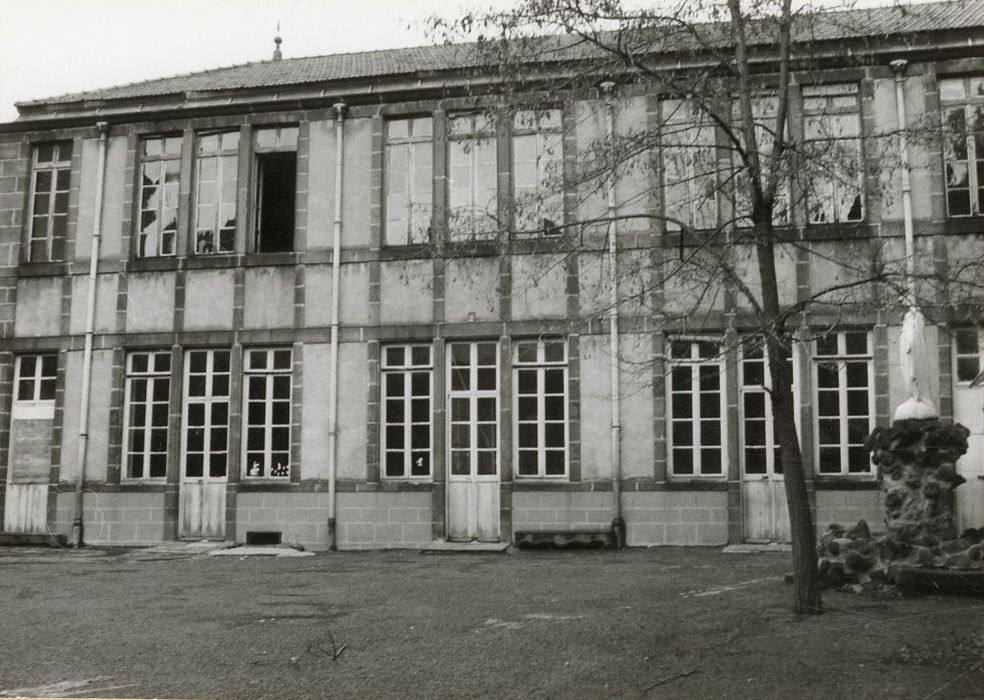 cour intérieure, façade de l’aile 19e siècle