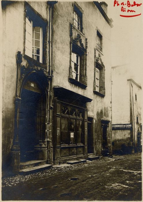 porte d’accès sur rue