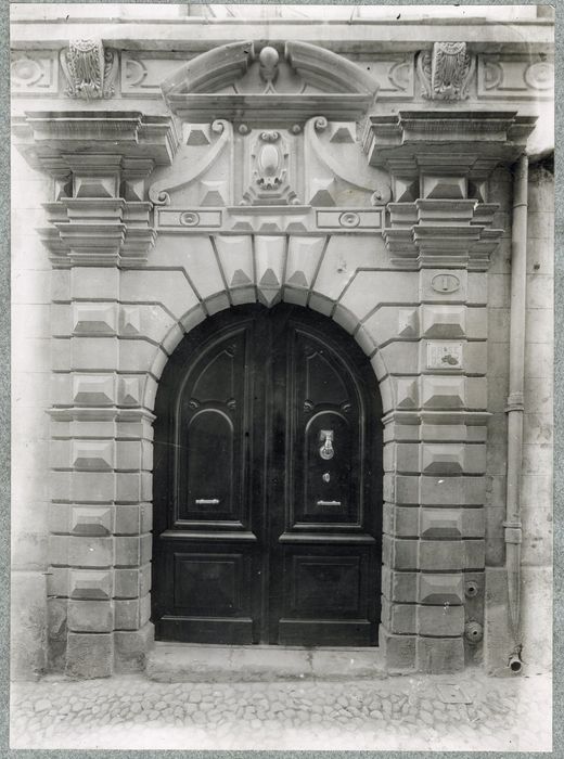 porte d’accès sur rue