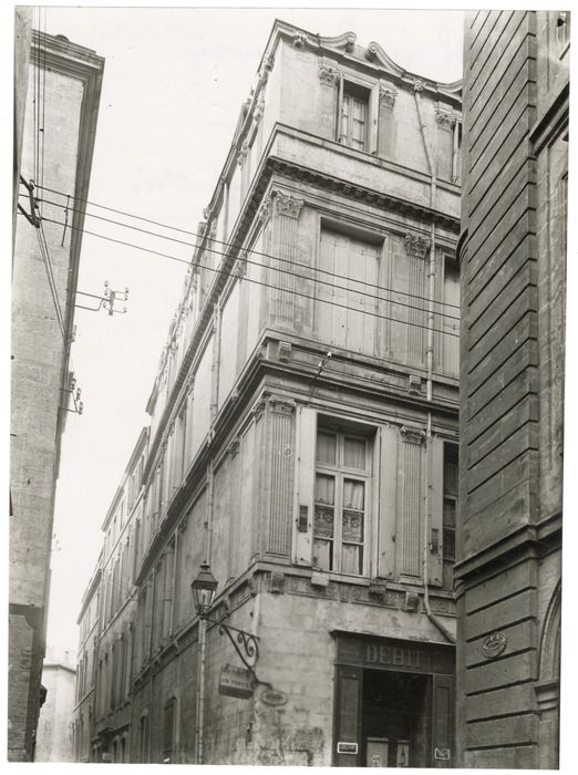 façades sur rues, vue partielle