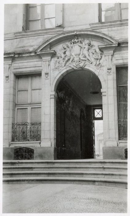 porte monumentale d’accès à la seconde cour