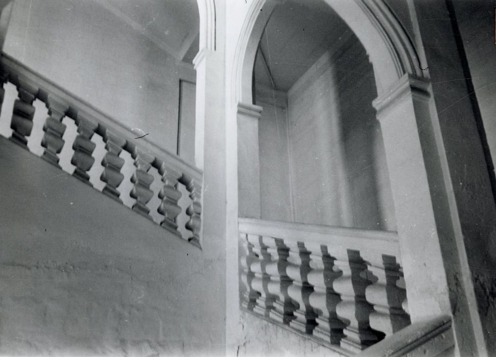 escalier monumental, vue partielle