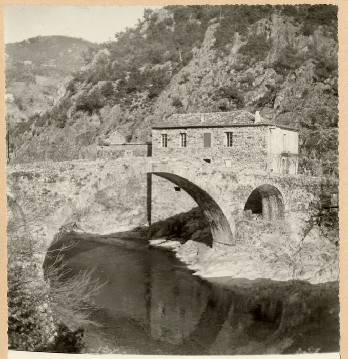 vue générale du pont depuis la rive ouest