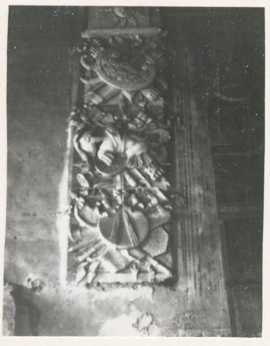 détail d’un bas-relief d’un trophée de la grande salle