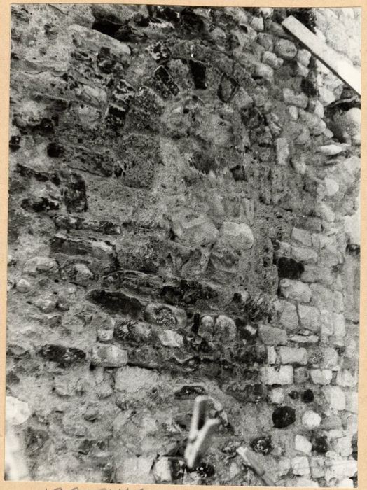 abside, détail d’une ancienne baie