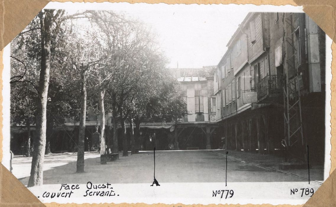 façades sur la place