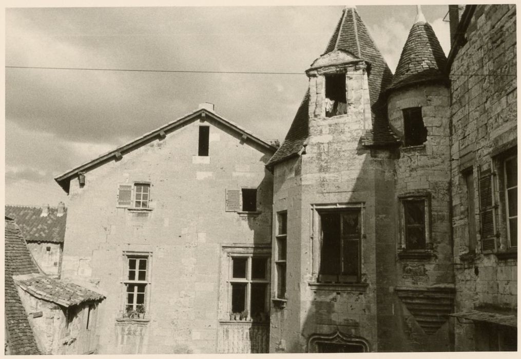 façades sur la cour d’honneur, vue partielle