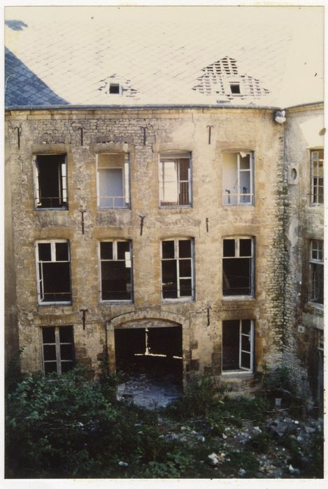 cour intérieure, aile ouest, façade est