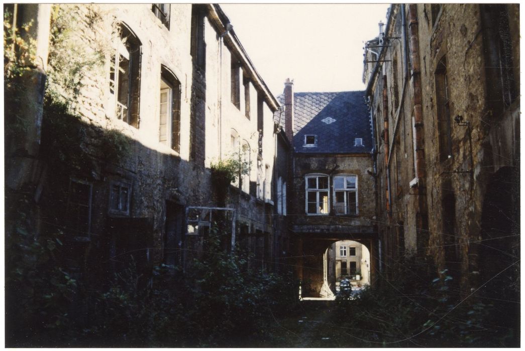 façades sur la ruelle entre la manufacture et l’aile du bâtiment des « Gros Chiens »