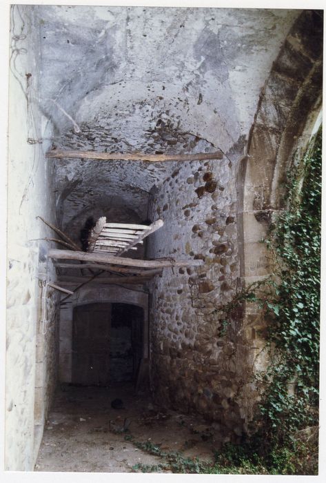 couloir prolongeant la galerie du rez-de-chaussée sur cour