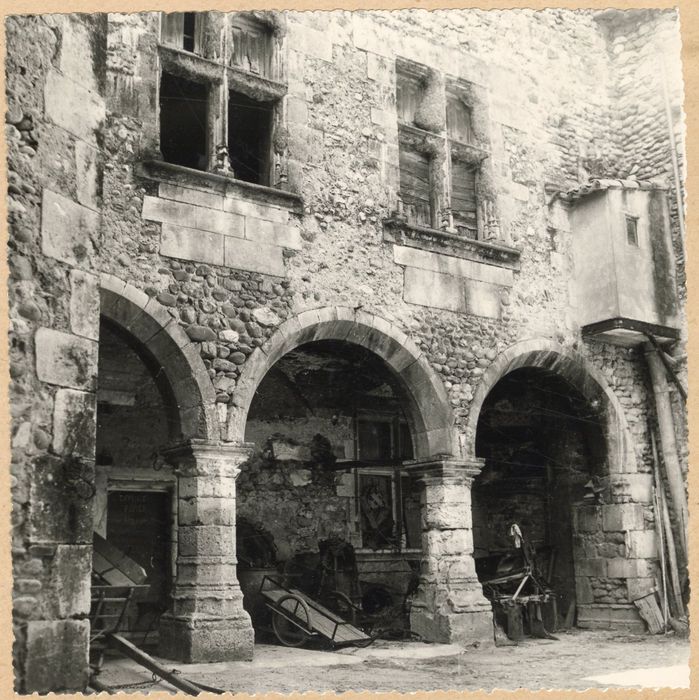 cour intérieure, aile ouest, façade est, vue partielle